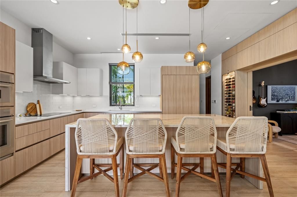 待售: $5,699,000 (3 贝兹, 3 浴室, 2400 平方英尺)