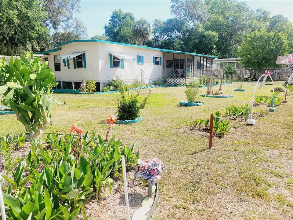 待售: $157,000 (2 贝兹, 2 浴室, 784 平方英尺)