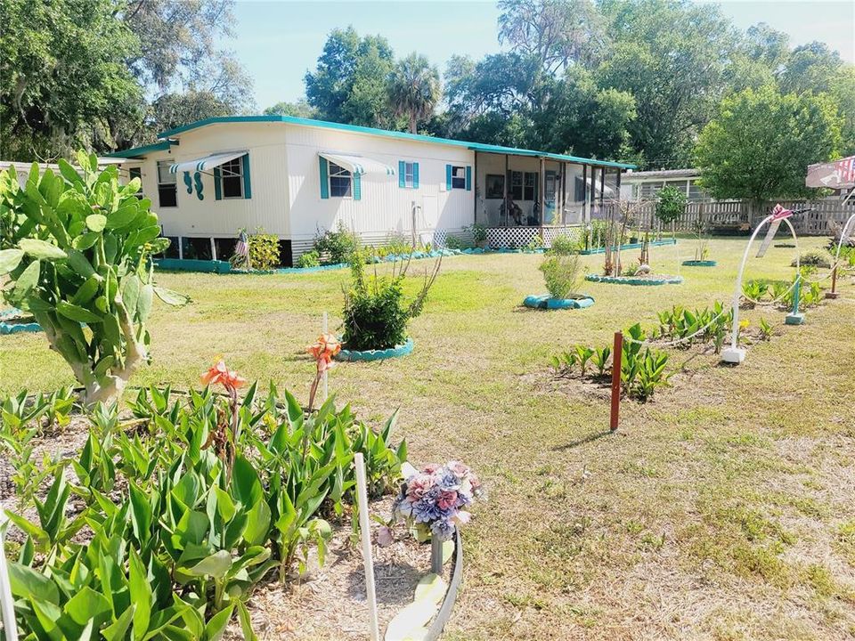 待售: $157,000 (2 贝兹, 2 浴室, 784 平方英尺)