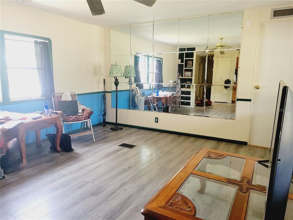 待售: $157,000 (2 贝兹, 2 浴室, 784 平方英尺)