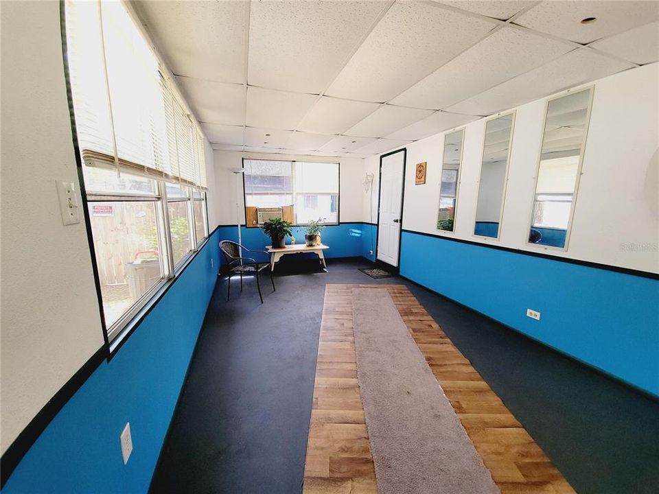 待售: $157,000 (2 贝兹, 2 浴室, 784 平方英尺)