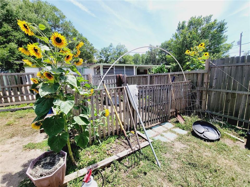 待售: $157,000 (2 贝兹, 2 浴室, 784 平方英尺)