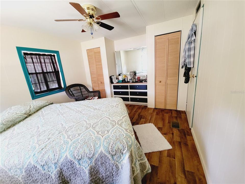 待售: $157,000 (2 贝兹, 2 浴室, 784 平方英尺)