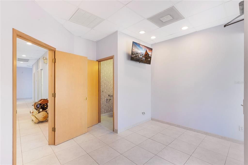 На продажу: $450,000 (0 спален, 0 ванн, 1175 Квадратных фут)