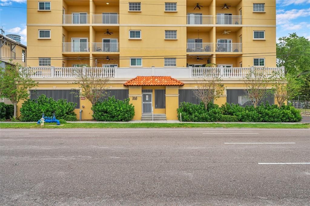 Recently Rented: $2,500 (2 beds, 2 baths, 1141 Square Feet)