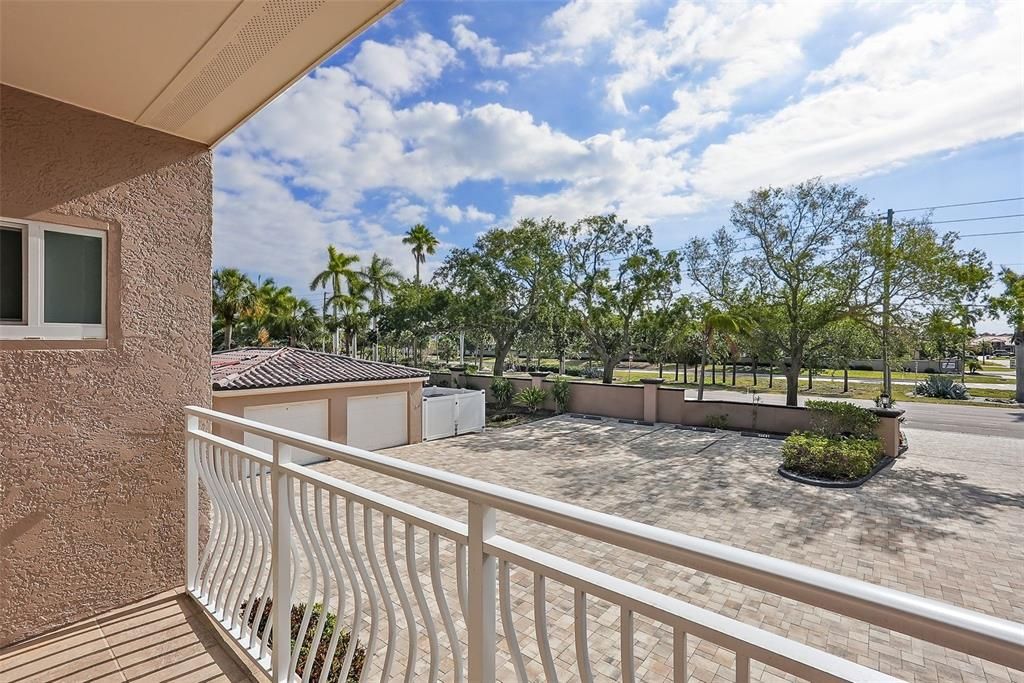 合同活跃: $795,000 (2 贝兹, 2 浴室, 1650 平方英尺)