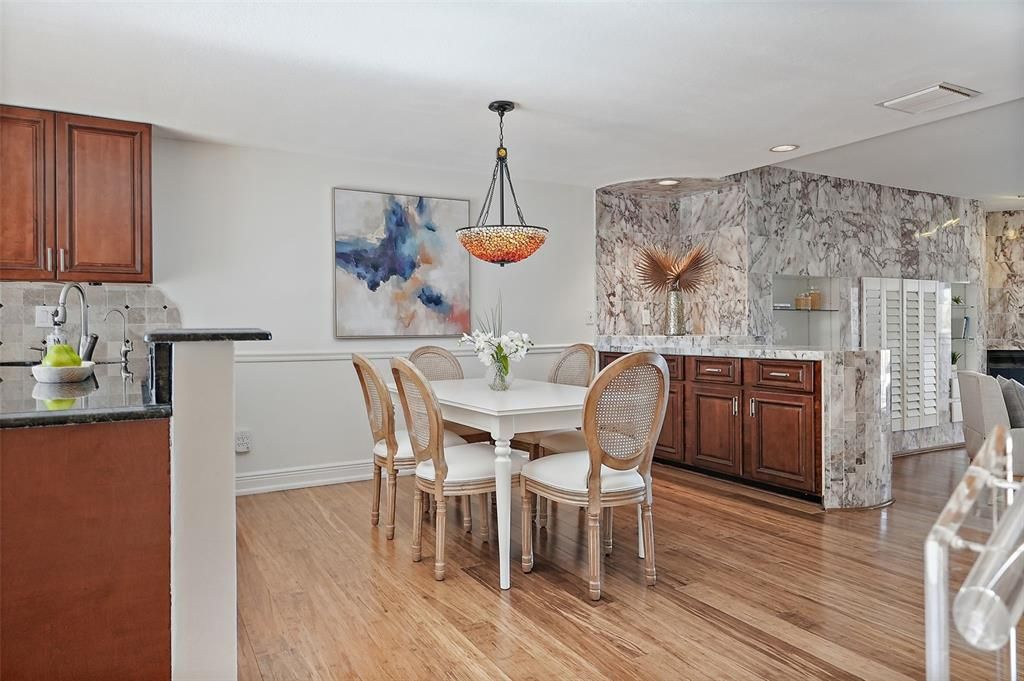 合同活跃: $795,000 (2 贝兹, 2 浴室, 1650 平方英尺)