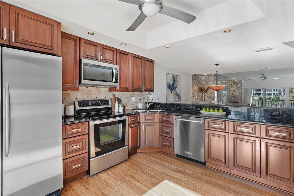 合同活跃: $795,000 (2 贝兹, 2 浴室, 1650 平方英尺)