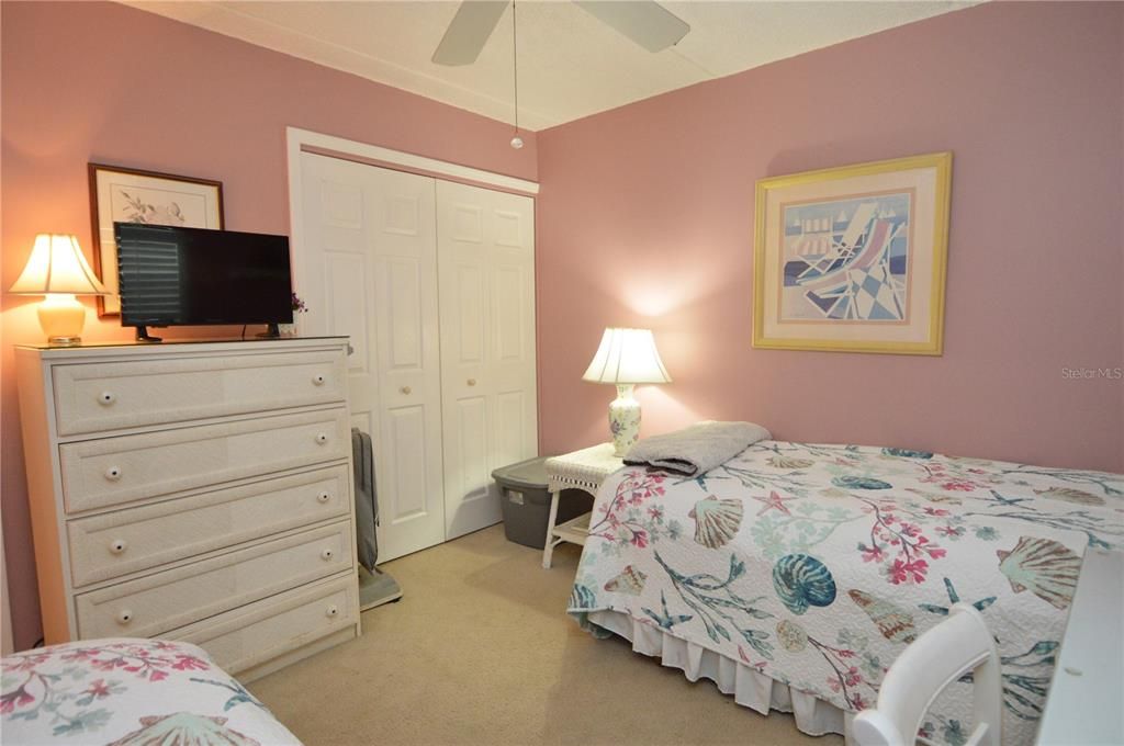 Active With Contract: $2,000 (2 beds, 1 baths, 987 Square Feet)