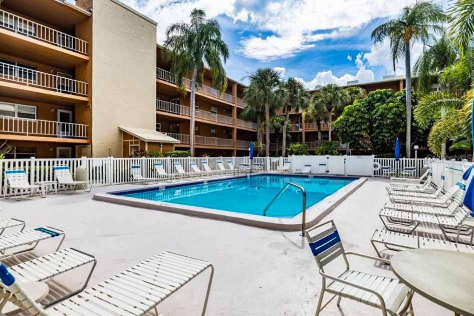 Active With Contract: $2,000 (2 beds, 1 baths, 987 Square Feet)