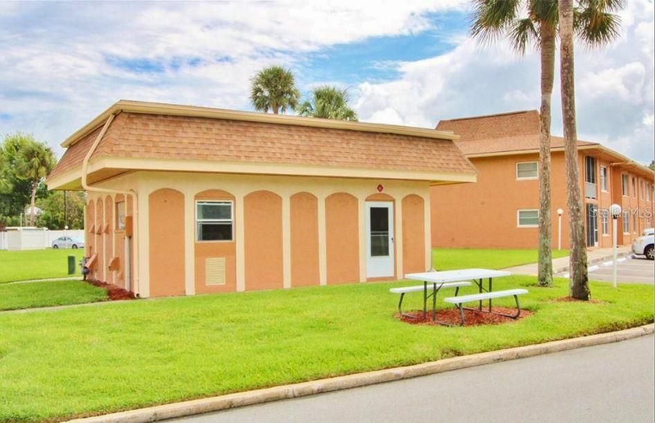 Active With Contract: $2,000 (2 beds, 1 baths, 987 Square Feet)