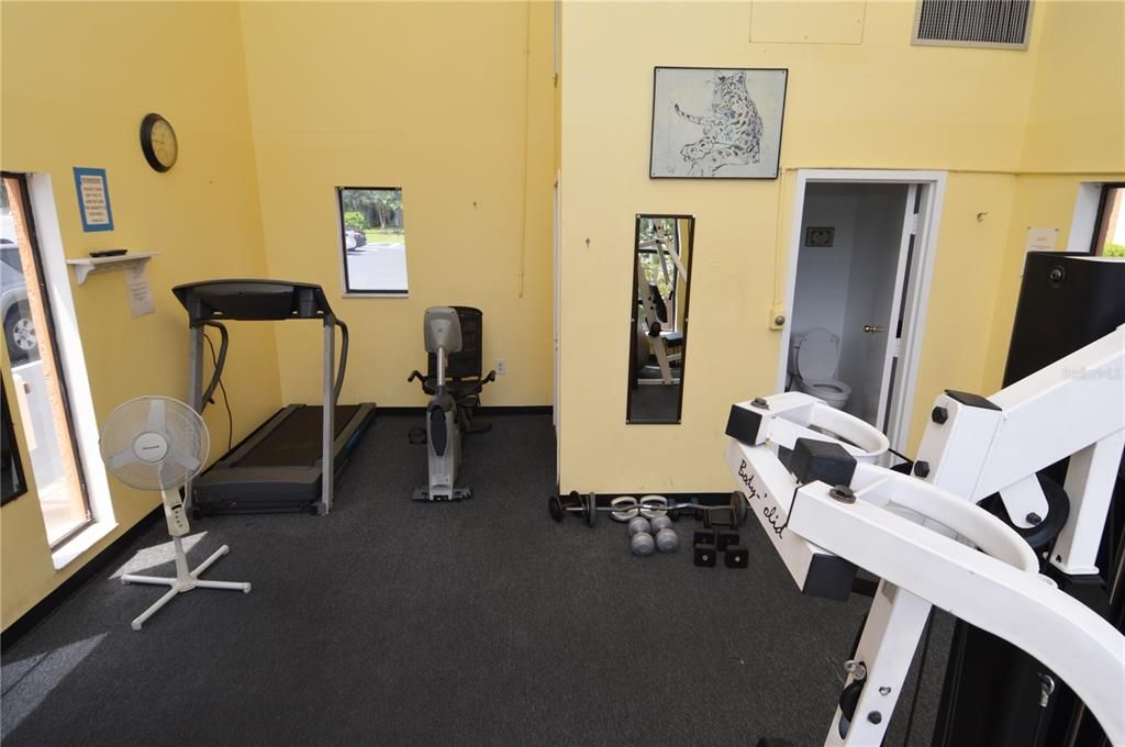 Active With Contract: $2,000 (2 beds, 1 baths, 987 Square Feet)