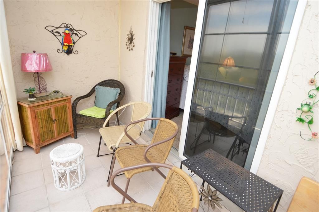 Active With Contract: $2,000 (2 beds, 1 baths, 987 Square Feet)