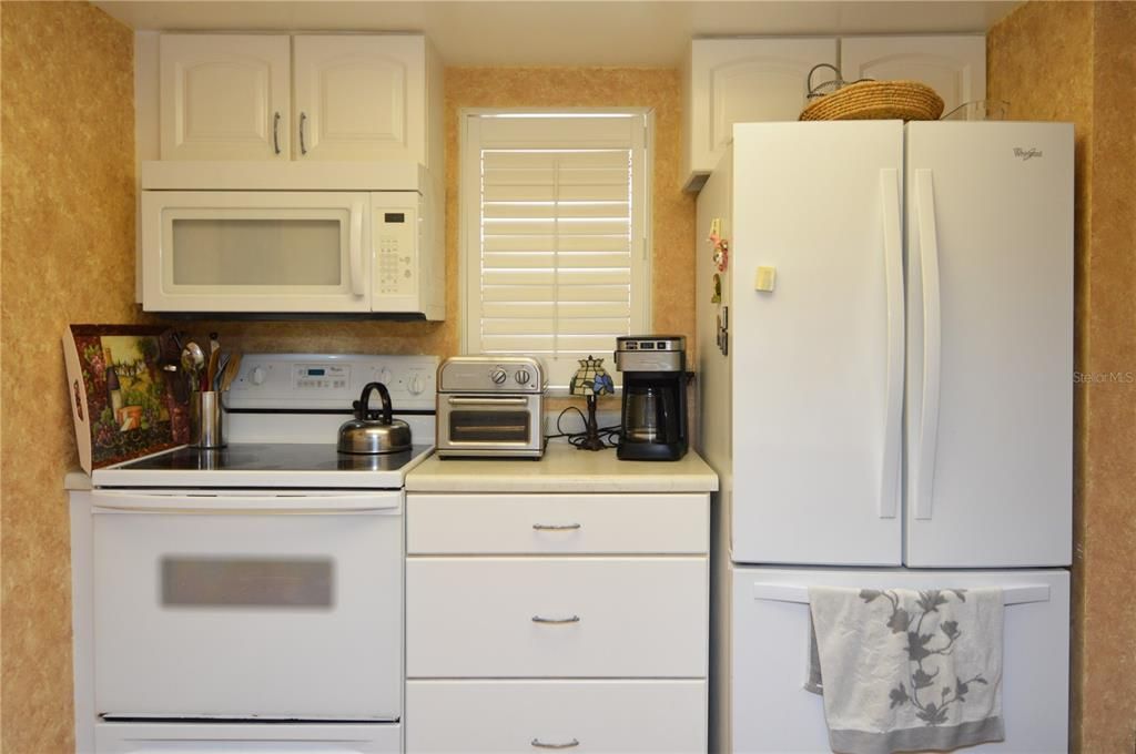 Active With Contract: $2,000 (2 beds, 1 baths, 987 Square Feet)