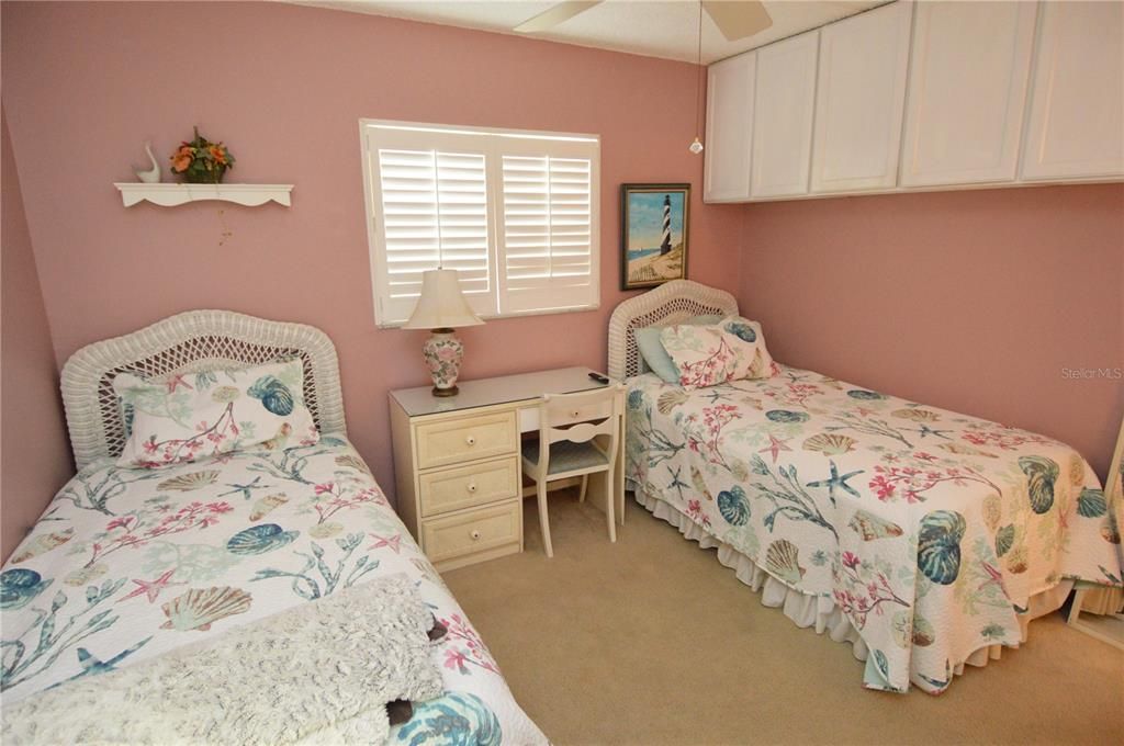 Active With Contract: $2,000 (2 beds, 1 baths, 987 Square Feet)