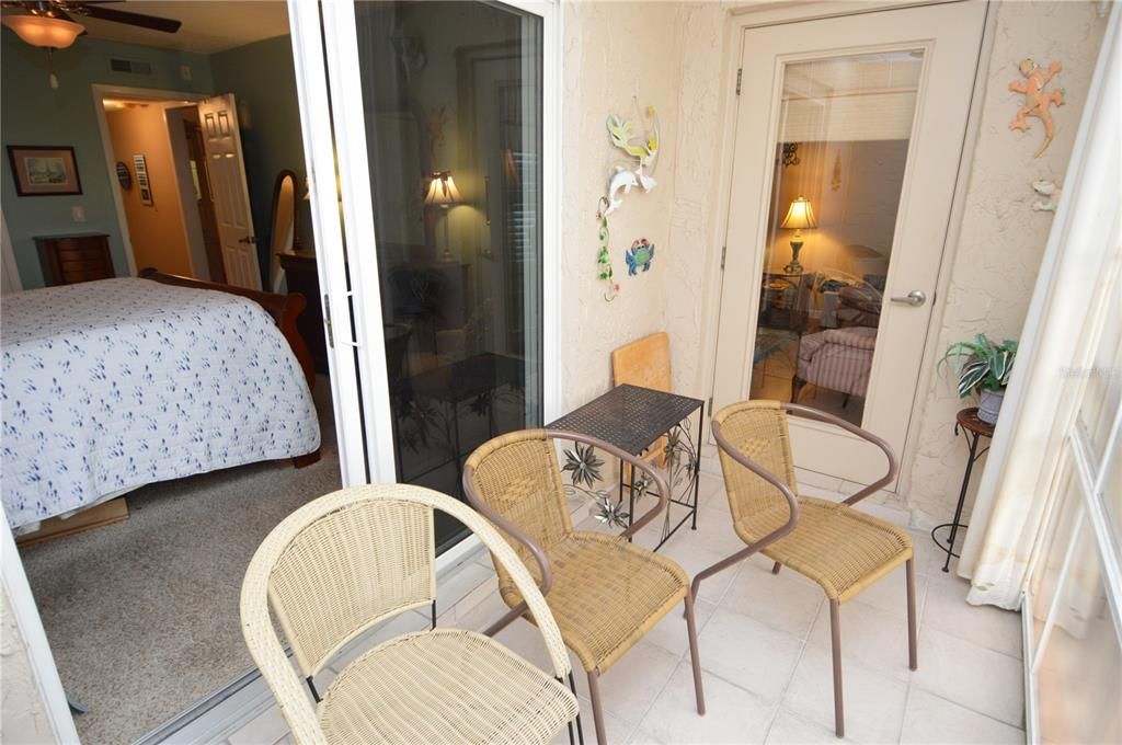 Active With Contract: $2,000 (2 beds, 1 baths, 987 Square Feet)