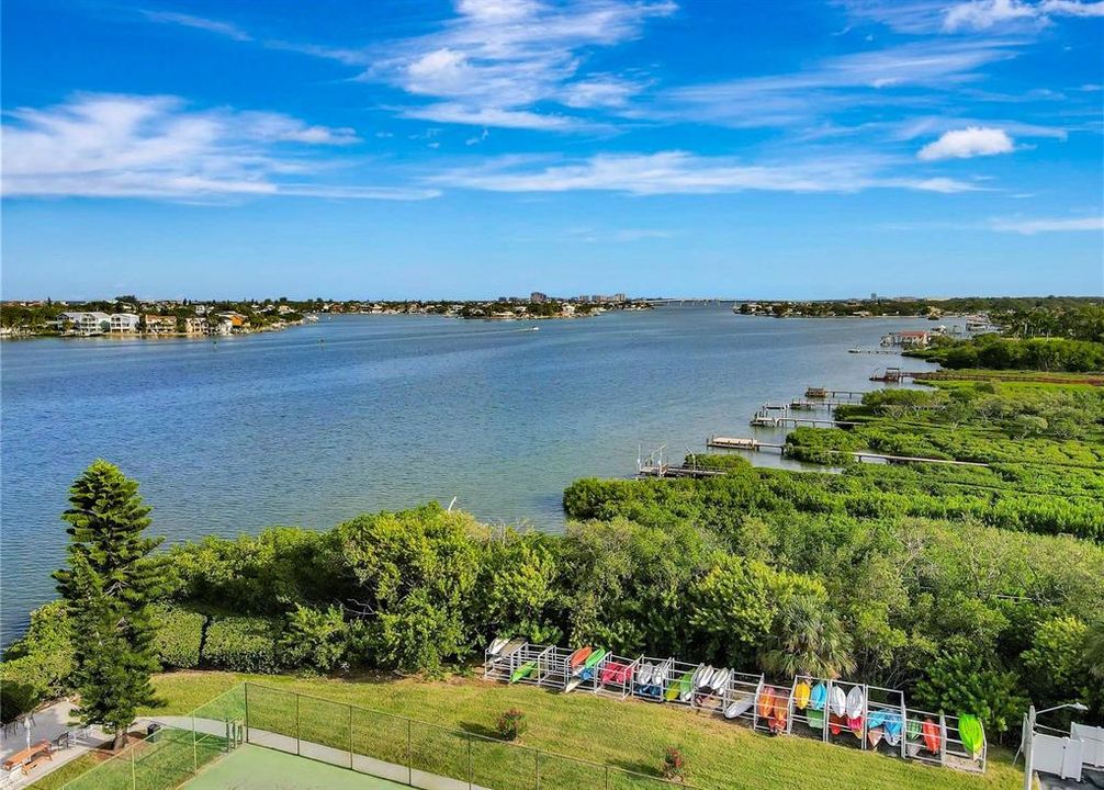 Active With Contract: $2,000 (2 beds, 1 baths, 987 Square Feet)