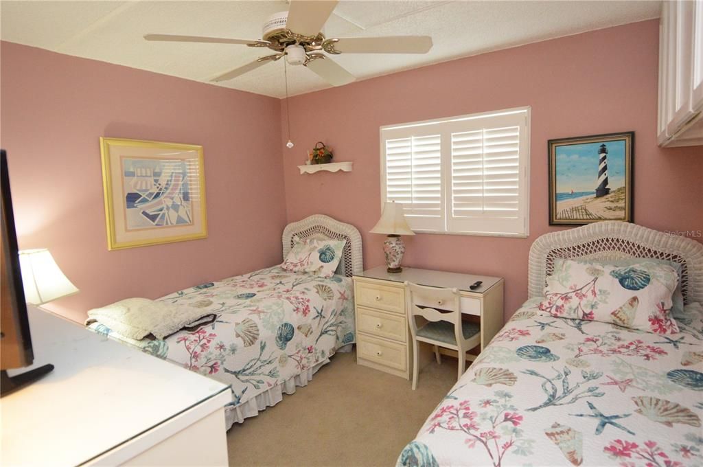 Active With Contract: $2,000 (2 beds, 1 baths, 987 Square Feet)