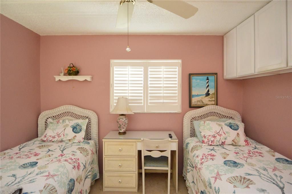 Active With Contract: $2,000 (2 beds, 1 baths, 987 Square Feet)