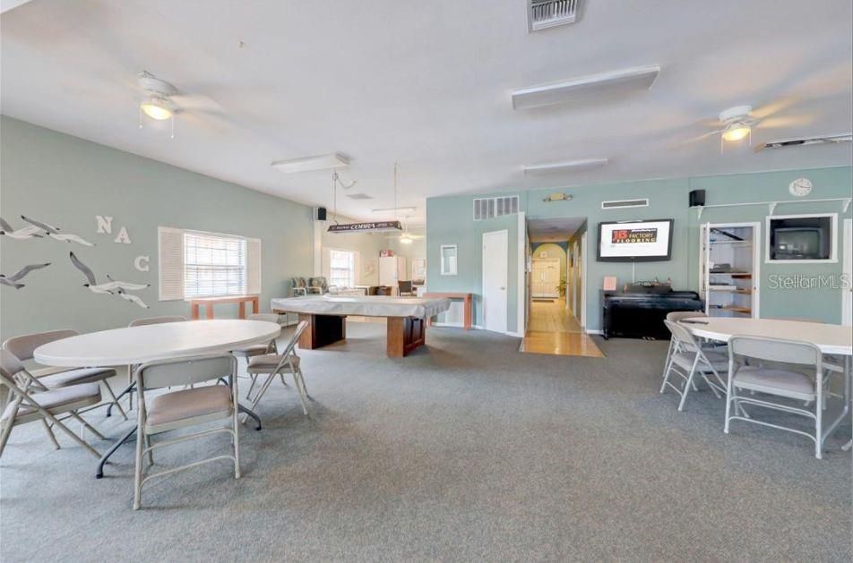 Active With Contract: $2,000 (2 beds, 1 baths, 987 Square Feet)