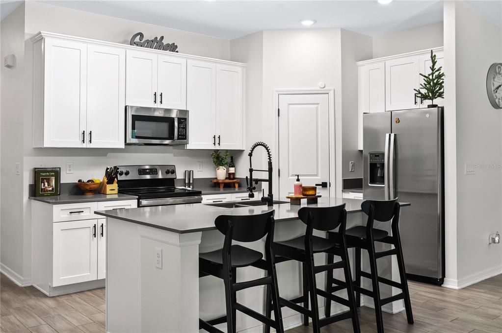 For Sale: $325,000 (3 beds, 2 baths, 1540 Square Feet)