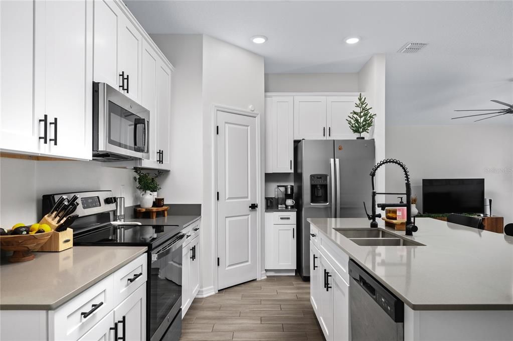 For Sale: $325,000 (3 beds, 2 baths, 1540 Square Feet)