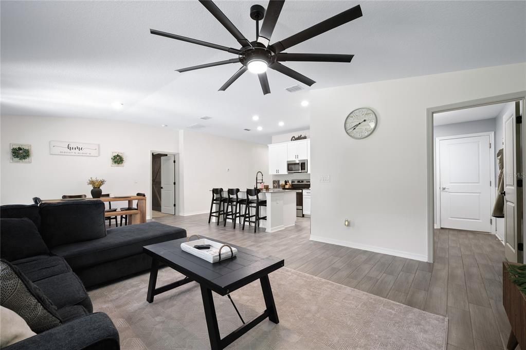 For Sale: $325,000 (3 beds, 2 baths, 1540 Square Feet)