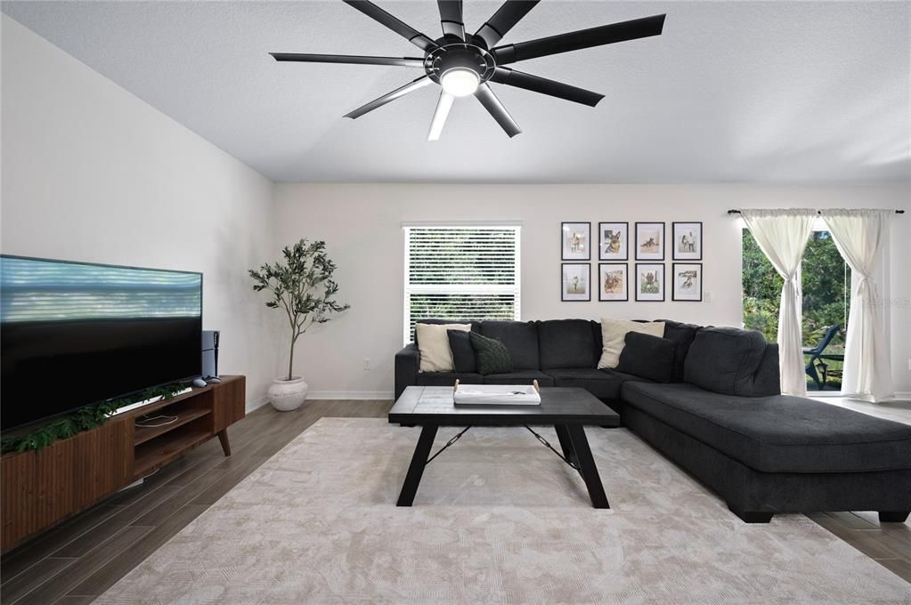 For Sale: $325,000 (3 beds, 2 baths, 1540 Square Feet)