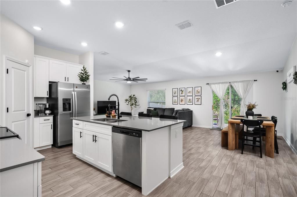 For Sale: $325,000 (3 beds, 2 baths, 1540 Square Feet)