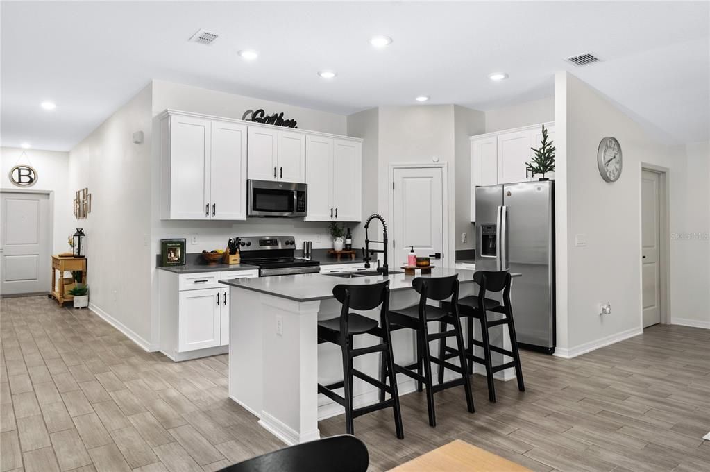 For Sale: $325,000 (3 beds, 2 baths, 1540 Square Feet)