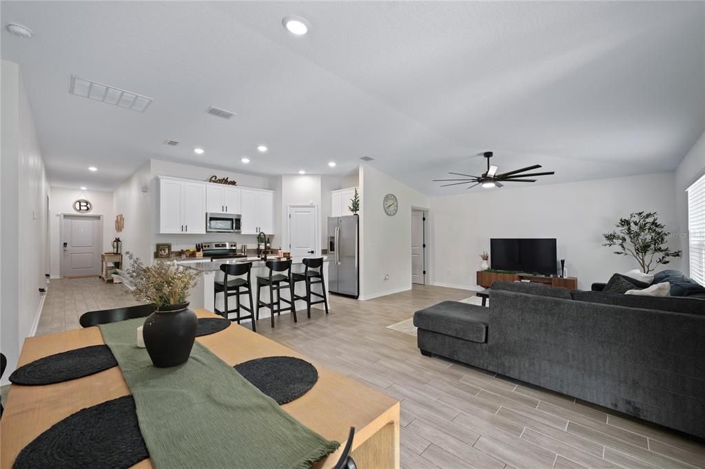 For Sale: $325,000 (3 beds, 2 baths, 1540 Square Feet)