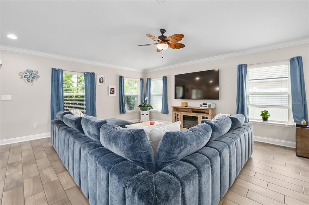 待售: $489,000 (4 贝兹, 2 浴室, 1856 平方英尺)