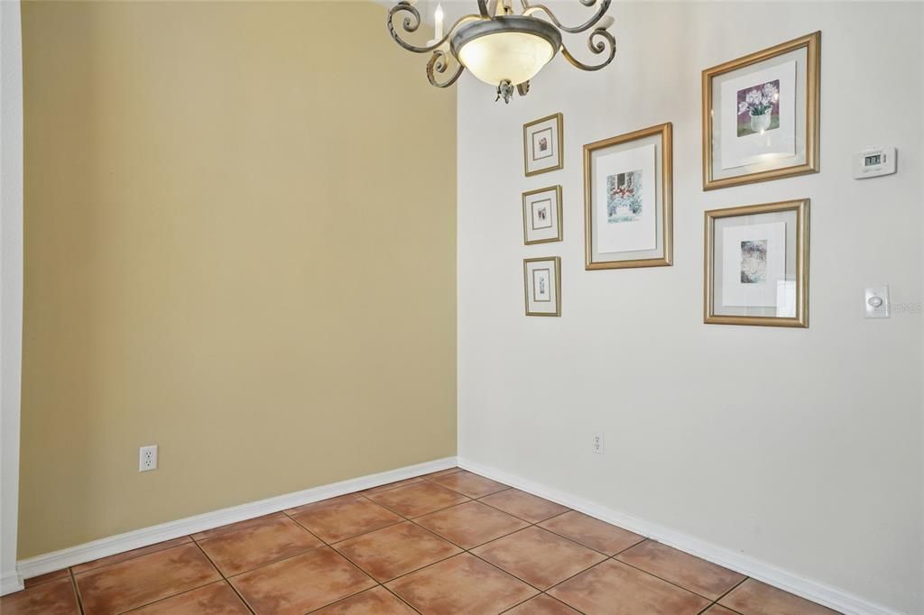 Activo con contrato: $469,000 (4 camas, 2 baños, 1965 Pies cuadrados)