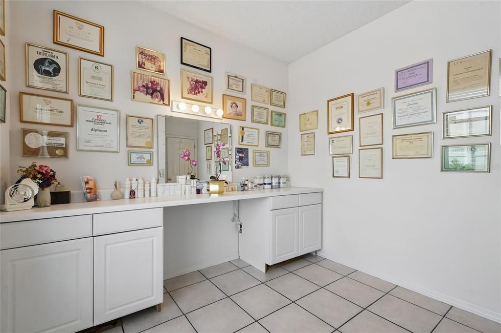 Activo con contrato: $469,000 (4 camas, 2 baños, 1965 Pies cuadrados)