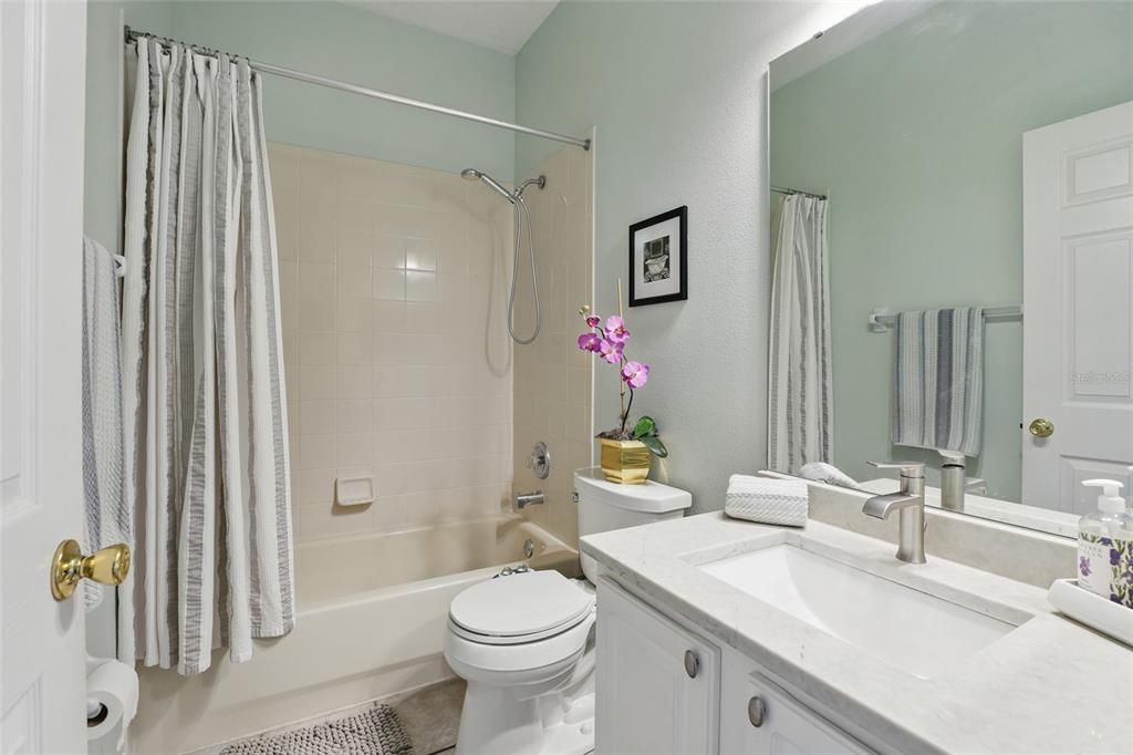 Activo con contrato: $469,000 (4 camas, 2 baños, 1965 Pies cuadrados)