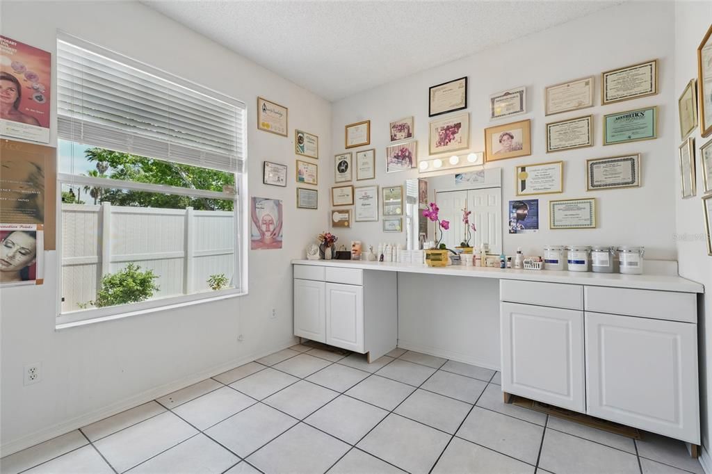 Activo con contrato: $469,000 (4 camas, 2 baños, 1965 Pies cuadrados)