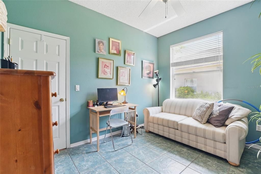 Activo con contrato: $469,000 (4 camas, 2 baños, 1965 Pies cuadrados)