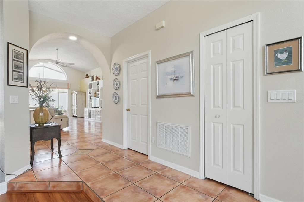 Activo con contrato: $469,000 (4 camas, 2 baños, 1965 Pies cuadrados)