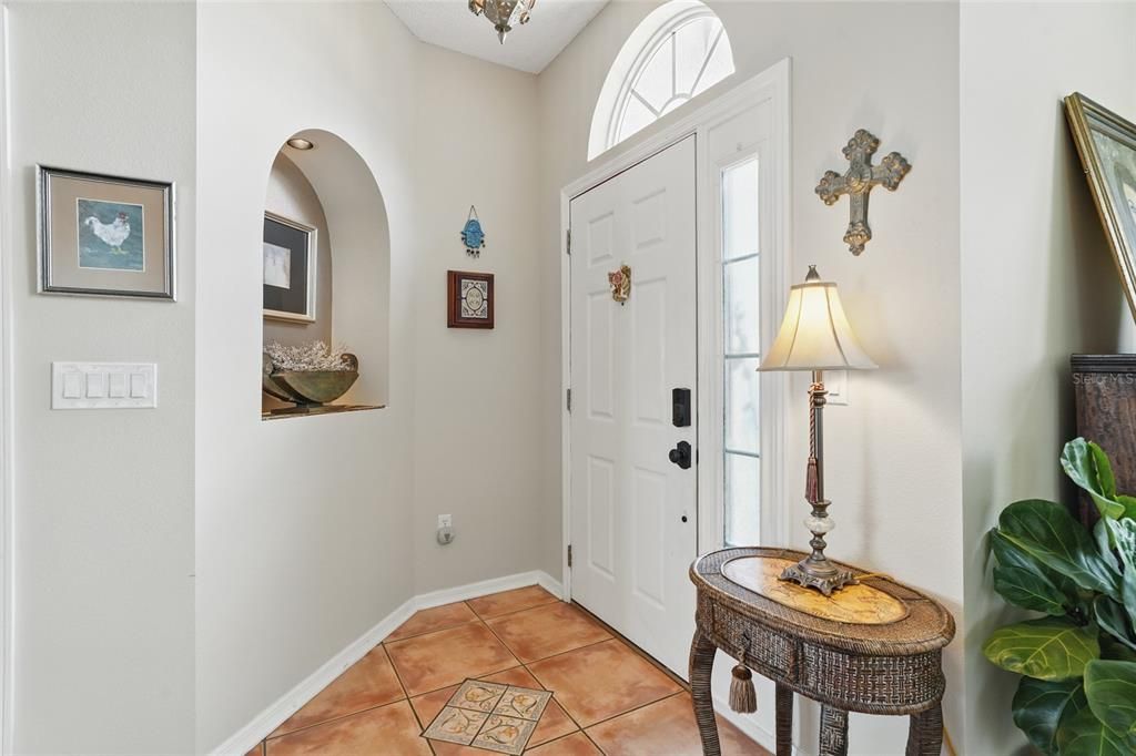 Activo con contrato: $469,000 (4 camas, 2 baños, 1965 Pies cuadrados)