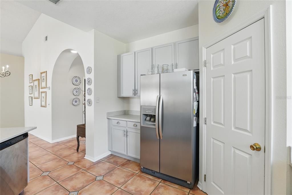 Activo con contrato: $469,000 (4 camas, 2 baños, 1965 Pies cuadrados)