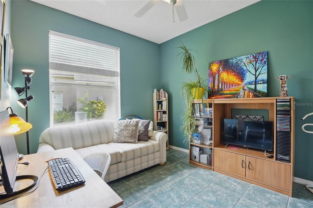 Activo con contrato: $469,000 (4 camas, 2 baños, 1965 Pies cuadrados)