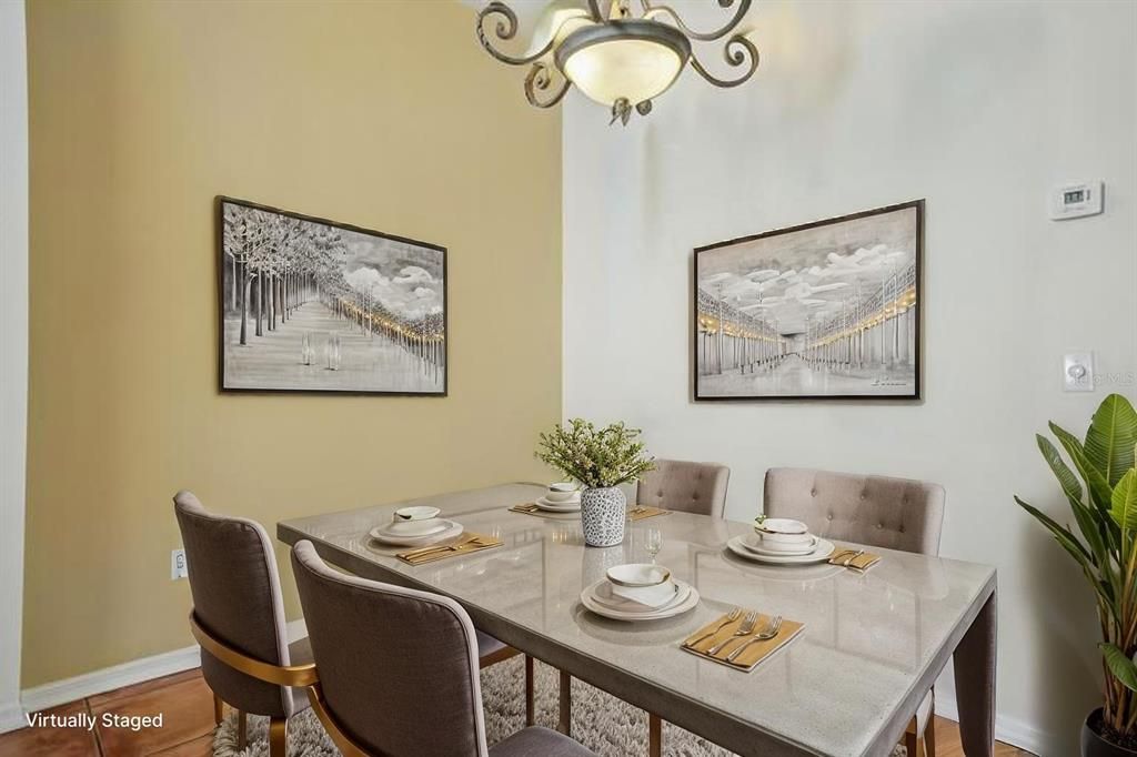 Activo con contrato: $469,000 (4 camas, 2 baños, 1965 Pies cuadrados)