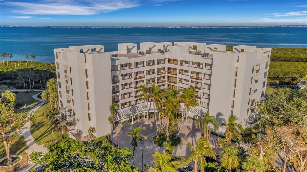 Recently Sold: $880,000 (3 beds, 2 baths, 1905 Square Feet)