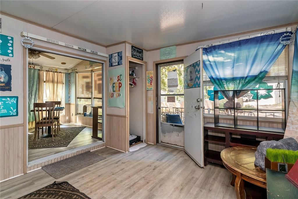 Active With Contract: $59,000 (1 beds, 1 baths, 816 Square Feet)