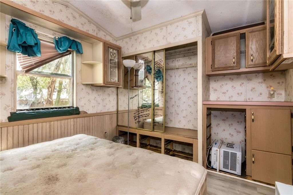 Active With Contract: $59,000 (1 beds, 1 baths, 816 Square Feet)