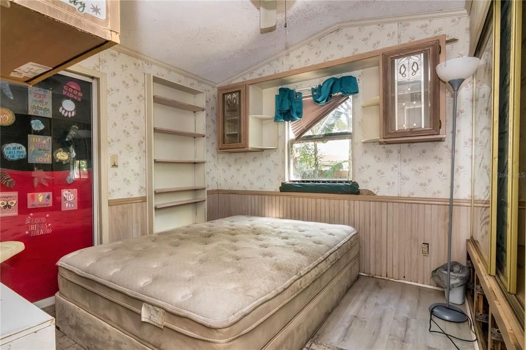 Active With Contract: $59,000 (1 beds, 1 baths, 816 Square Feet)