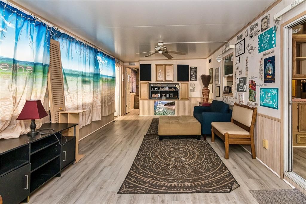 Active With Contract: $59,000 (1 beds, 1 baths, 816 Square Feet)