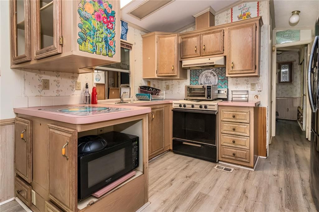 Active With Contract: $59,000 (1 beds, 1 baths, 816 Square Feet)