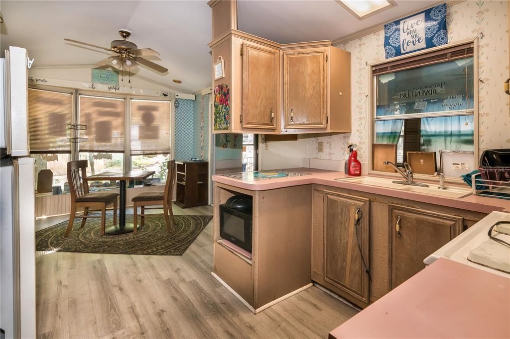 Active With Contract: $59,000 (1 beds, 1 baths, 816 Square Feet)