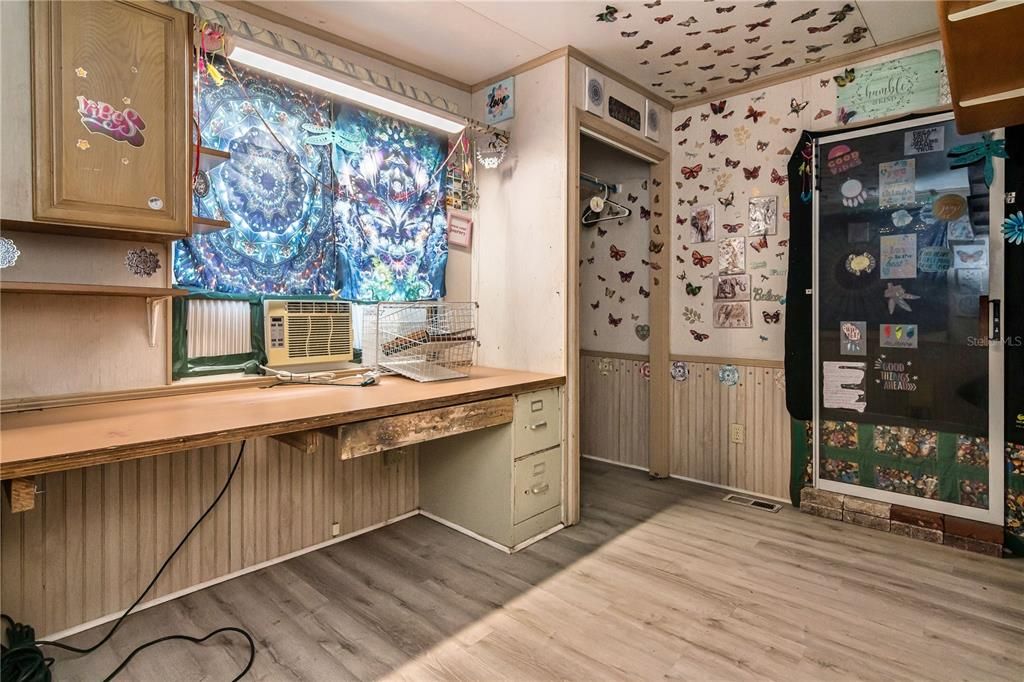 Active With Contract: $59,000 (1 beds, 1 baths, 816 Square Feet)